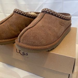 UGG chestnut slip on’s